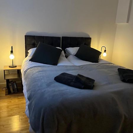 Cozy 1 Bedroom Basement Flat London Bagian luar foto