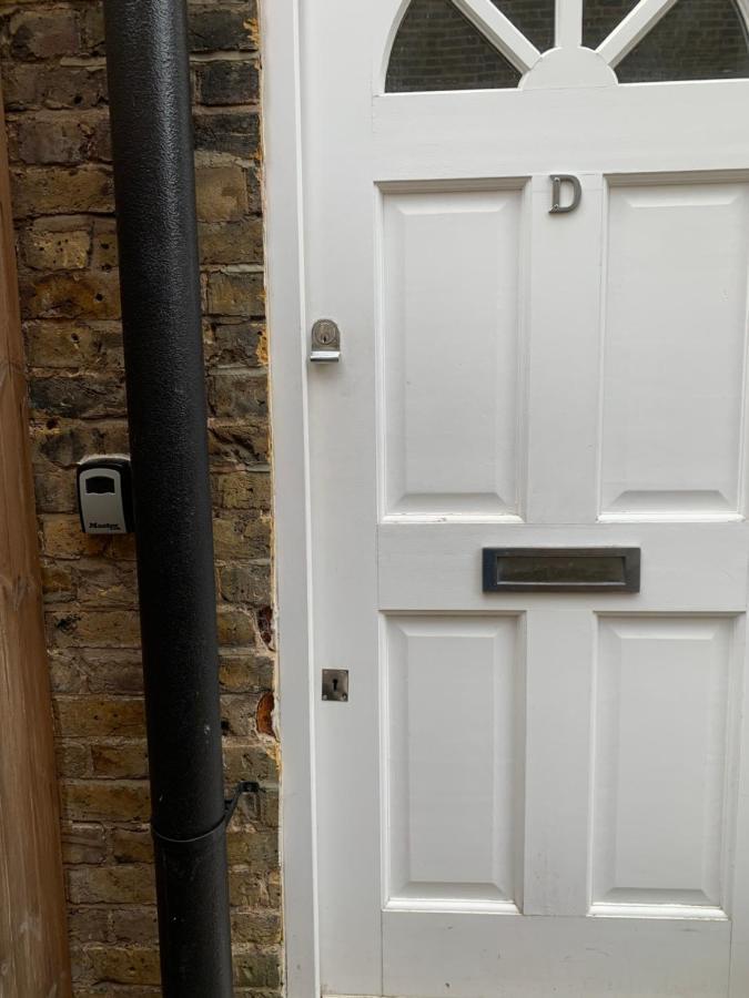 Cozy 1 Bedroom Basement Flat London Bagian luar foto